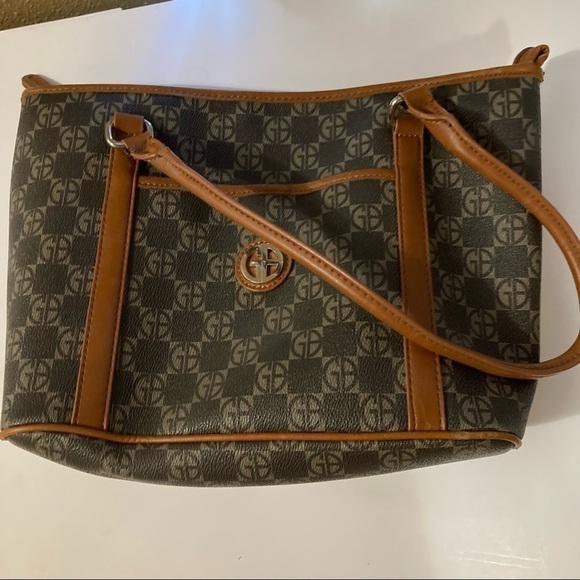 GIANI BERNINI
Block Signature Tote - Picture 1 of 11